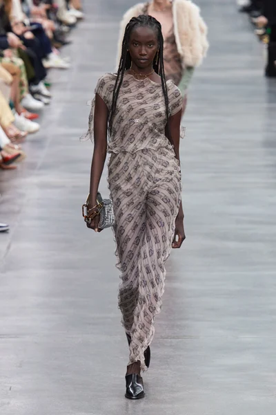 Look 50